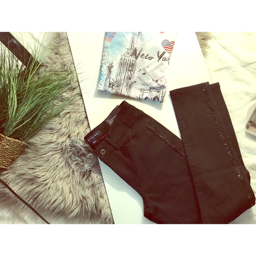 Black Tommy Hilfiger Jeans